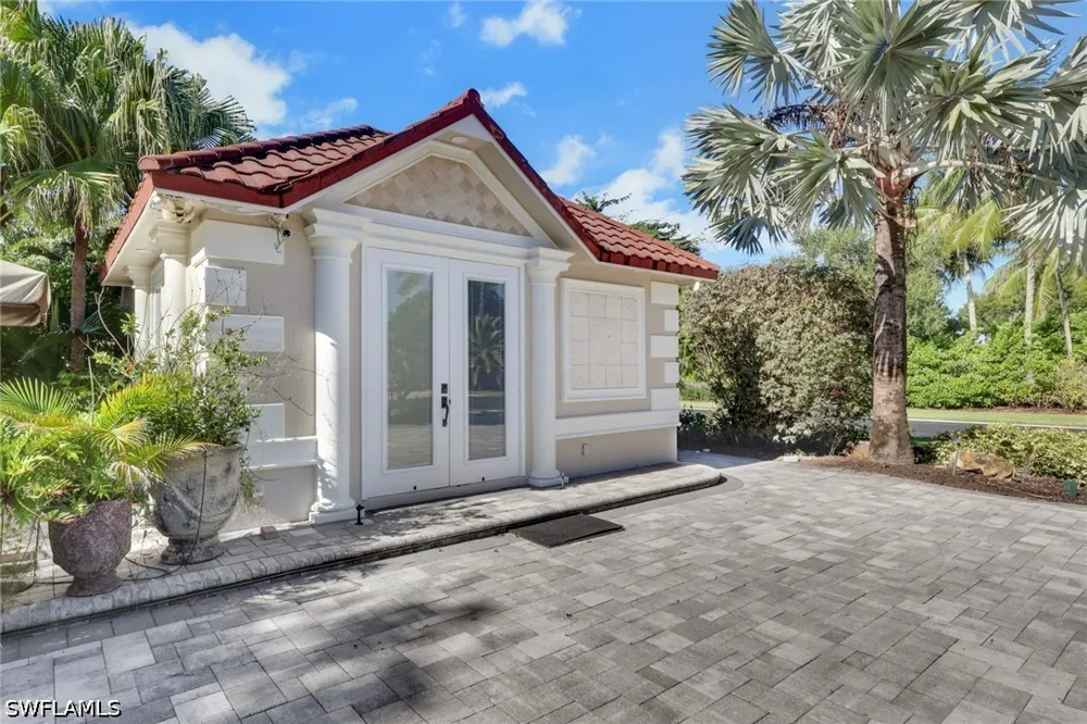 CARRIAGE COURT Naples, FL 34114