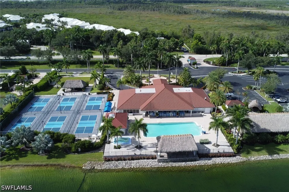 CARRIAGE COURT Naples, FL 34114