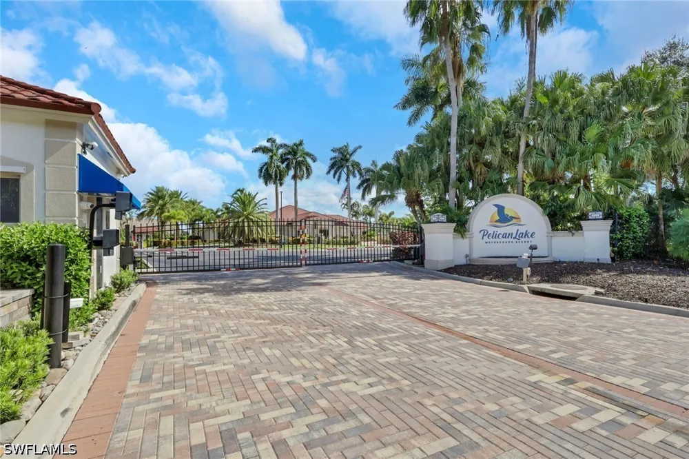 CARRIAGE COURT Naples, FL 34114