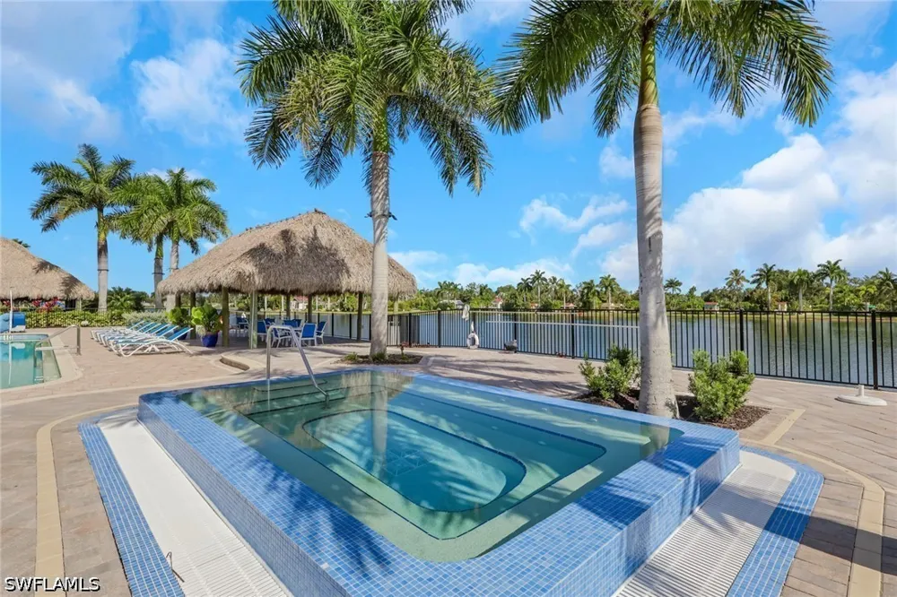 CARRIAGE COURT Naples, FL 34114