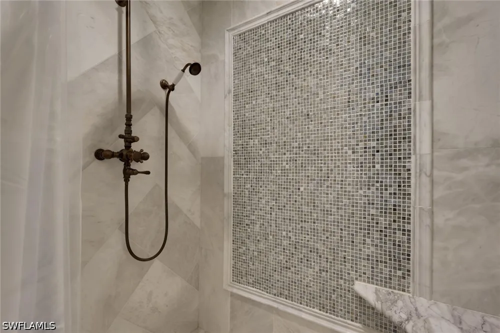 CARRIAGE COURT Naples, FL 34114
