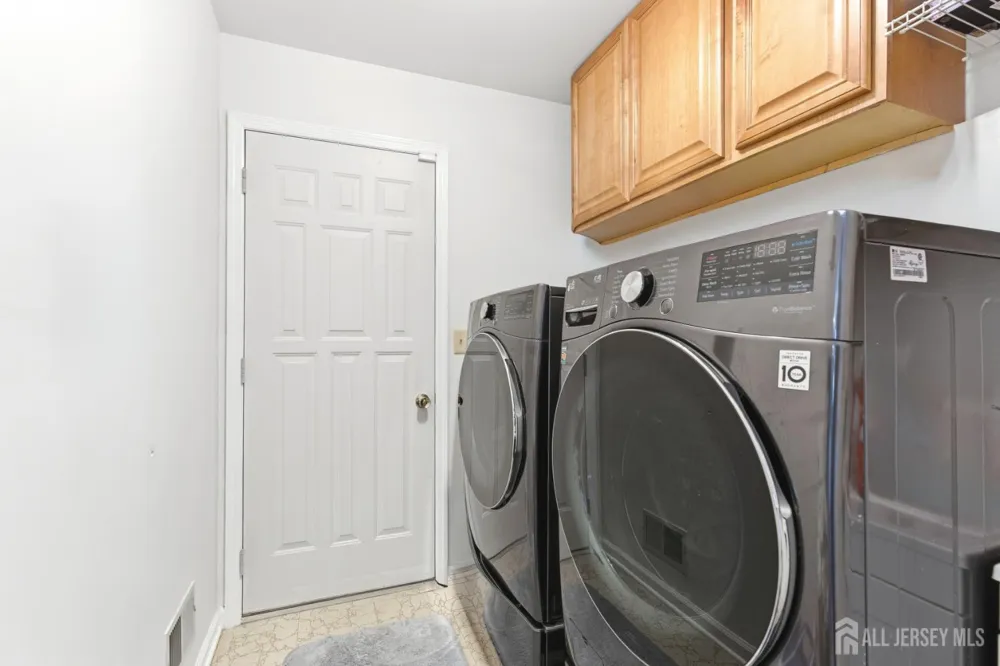 4 Allison Court Edison, NJ 08820