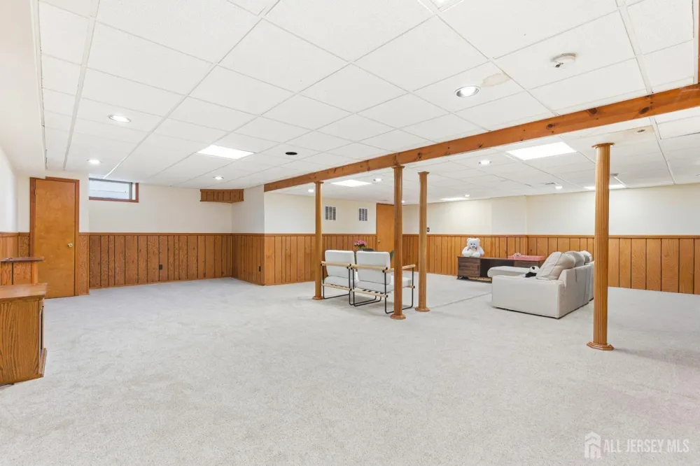4 Allison Court Edison, NJ 08820
