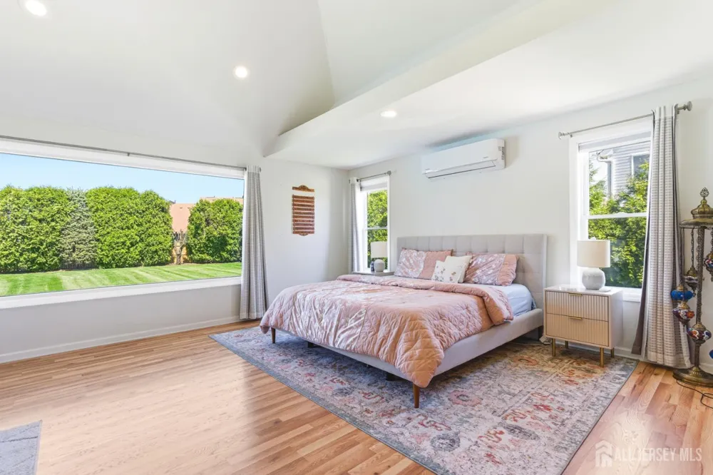 4 Allison Court Edison, NJ 08820