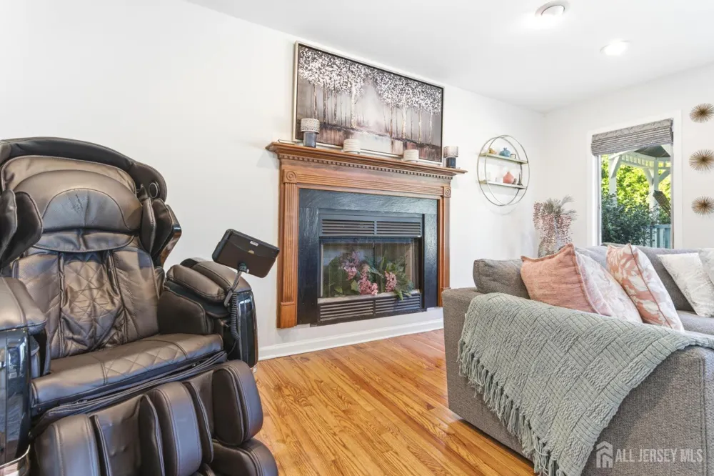 4 Allison Court Edison, NJ 08820