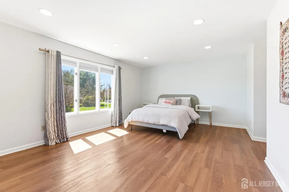 4 Allison Court Edison, NJ 08820