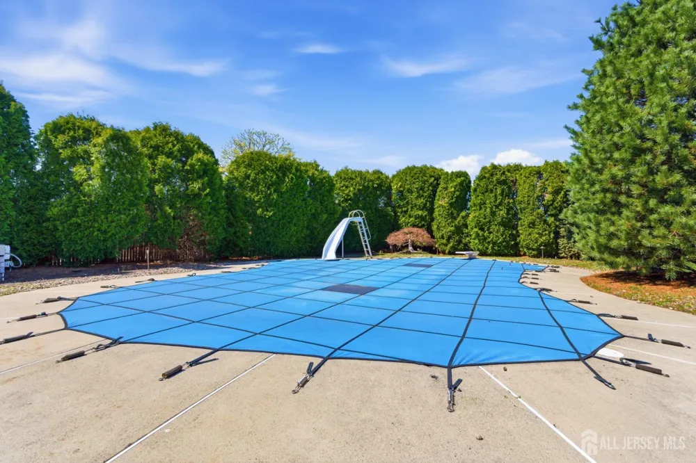 4 Allison Court Edison, NJ 08820