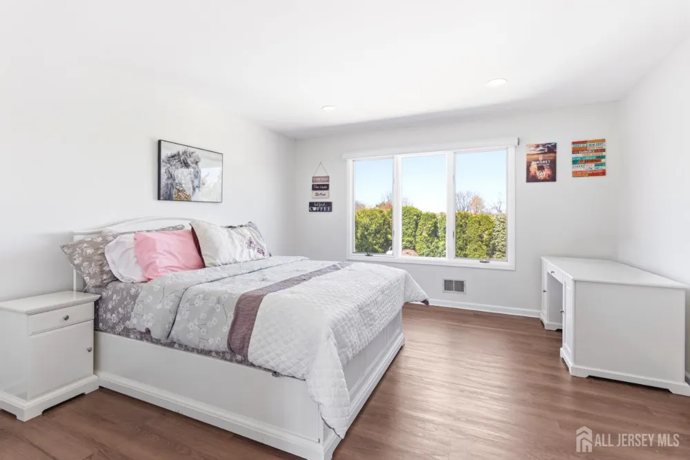 4 Allison Court Edison, NJ 08820