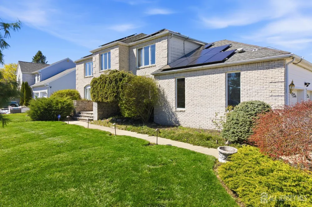 4 Allison Court Edison, NJ 08820