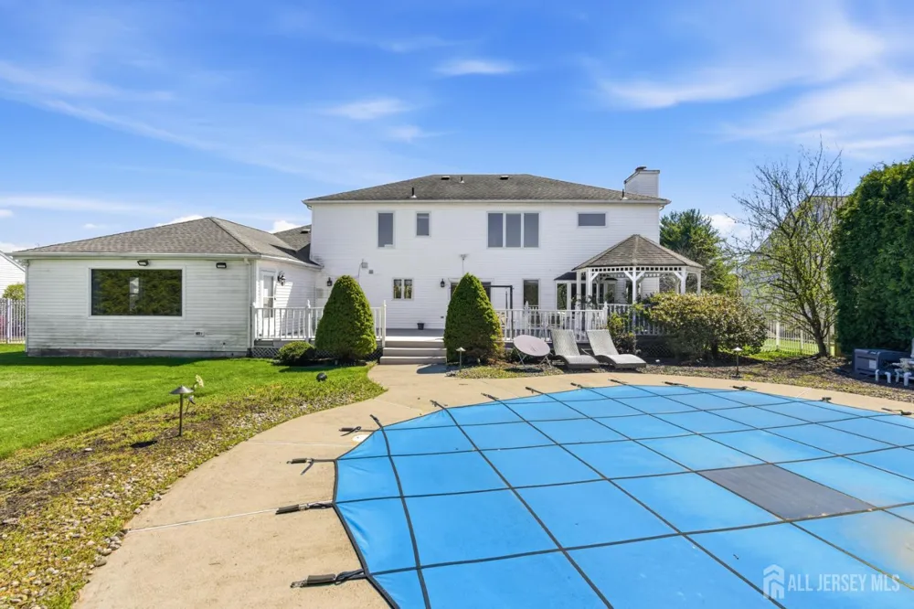 4 Allison Court Edison, NJ 08820