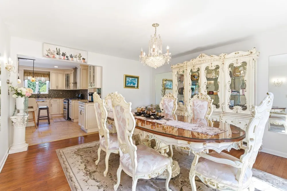 4 Allison Court Edison, NJ 08820