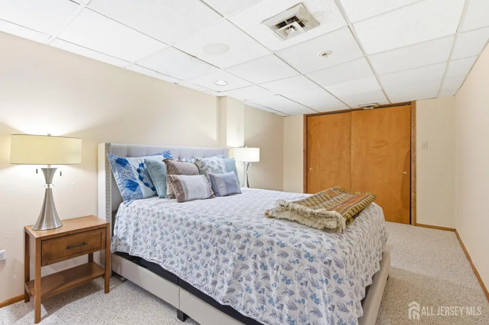 4 Allison Court Edison, NJ 08820