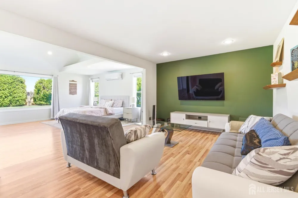 4 Allison Court Edison, NJ 08820