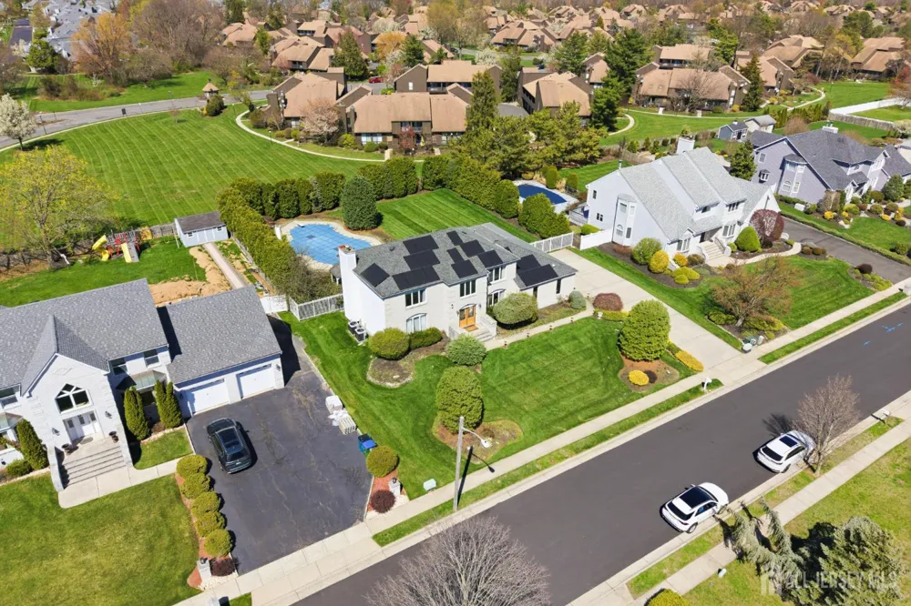 4 Allison Court Edison, NJ 08820
