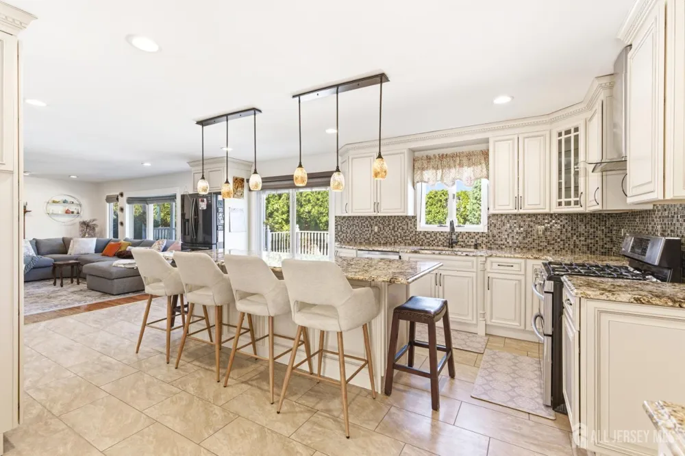 4 Allison Court Edison, NJ 08820