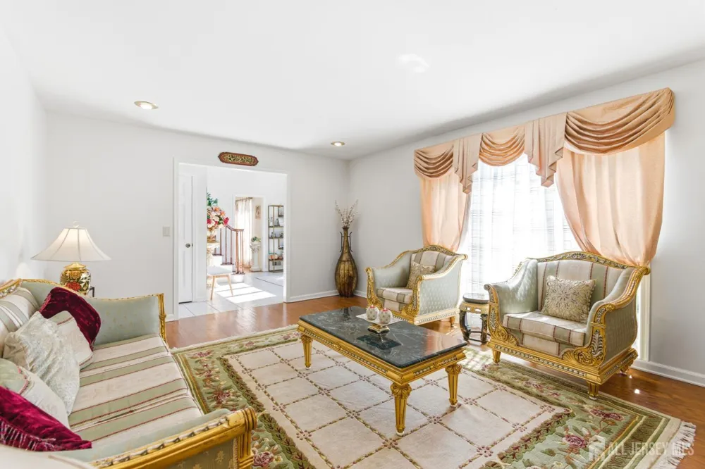 4 Allison Court Edison, NJ 08820