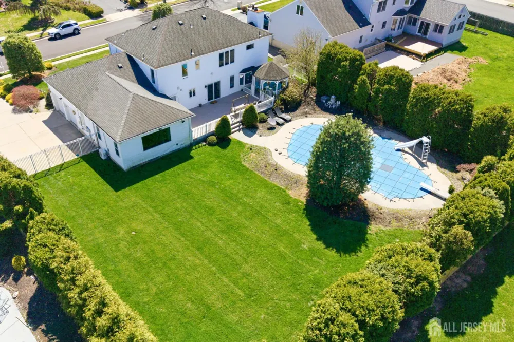 4 Allison Court Edison, NJ 08820