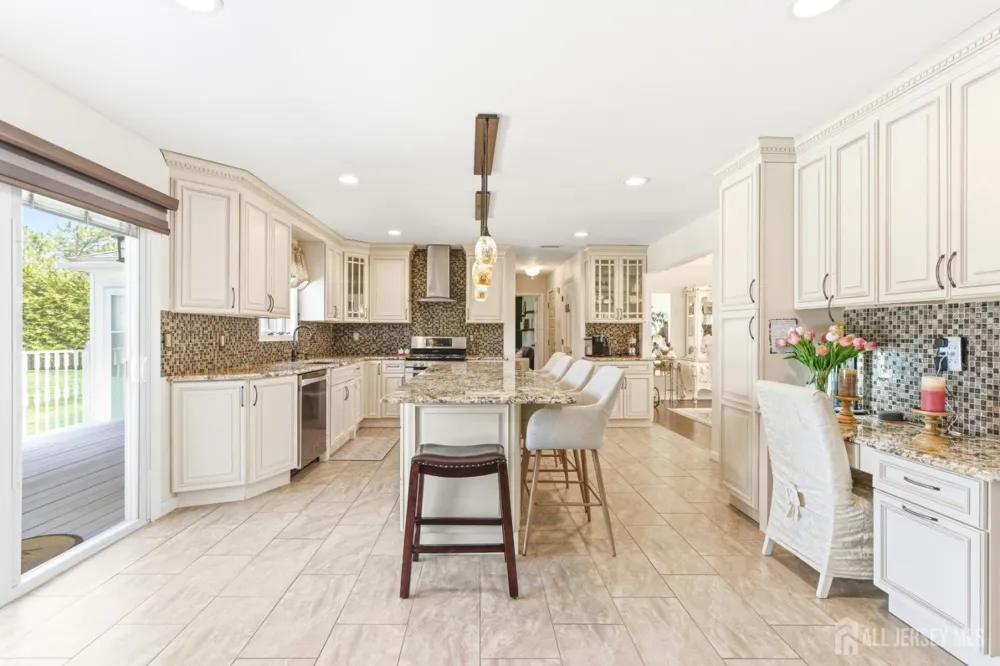 4 Allison Court Edison, NJ 08820