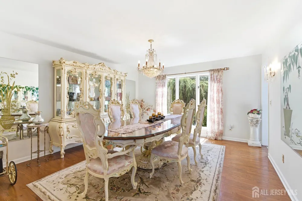 4 Allison Court Edison, NJ 08820