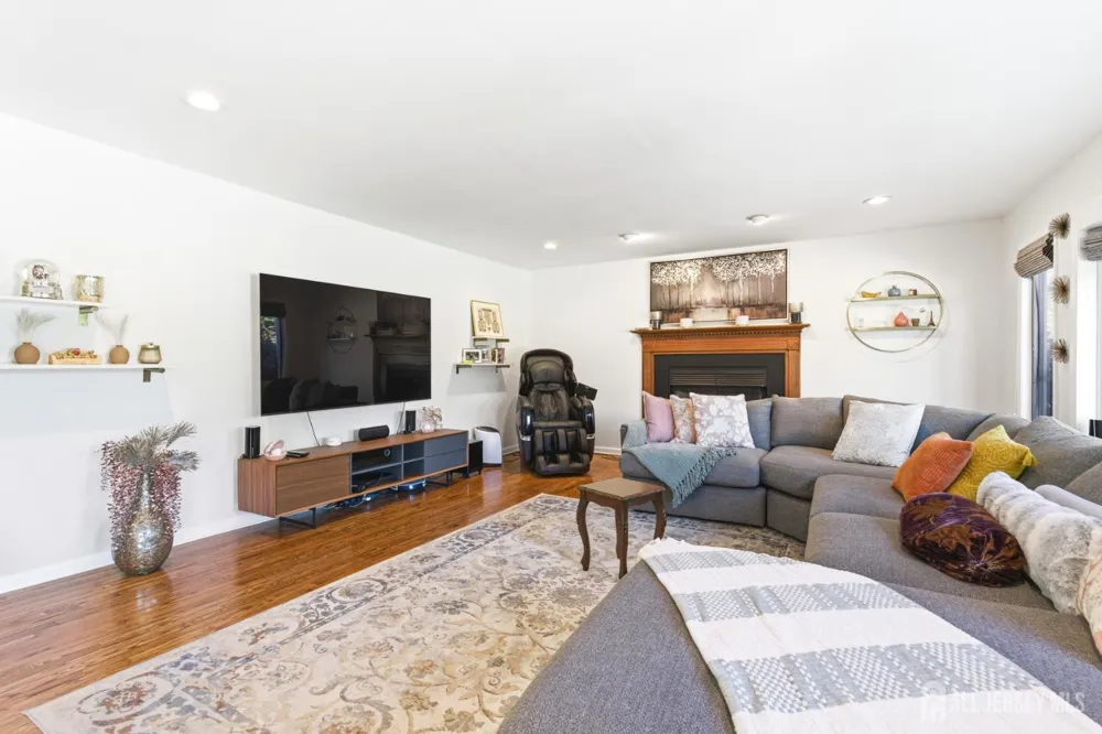 4 Allison Court Edison, NJ 08820