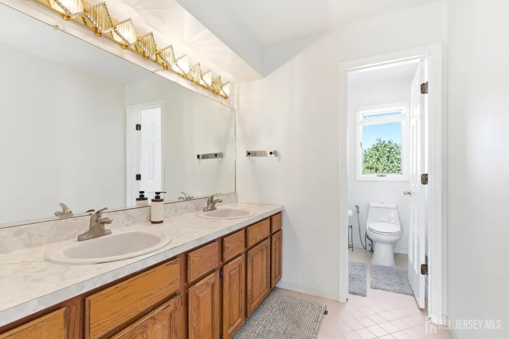 4 Allison Court Edison, NJ 08820