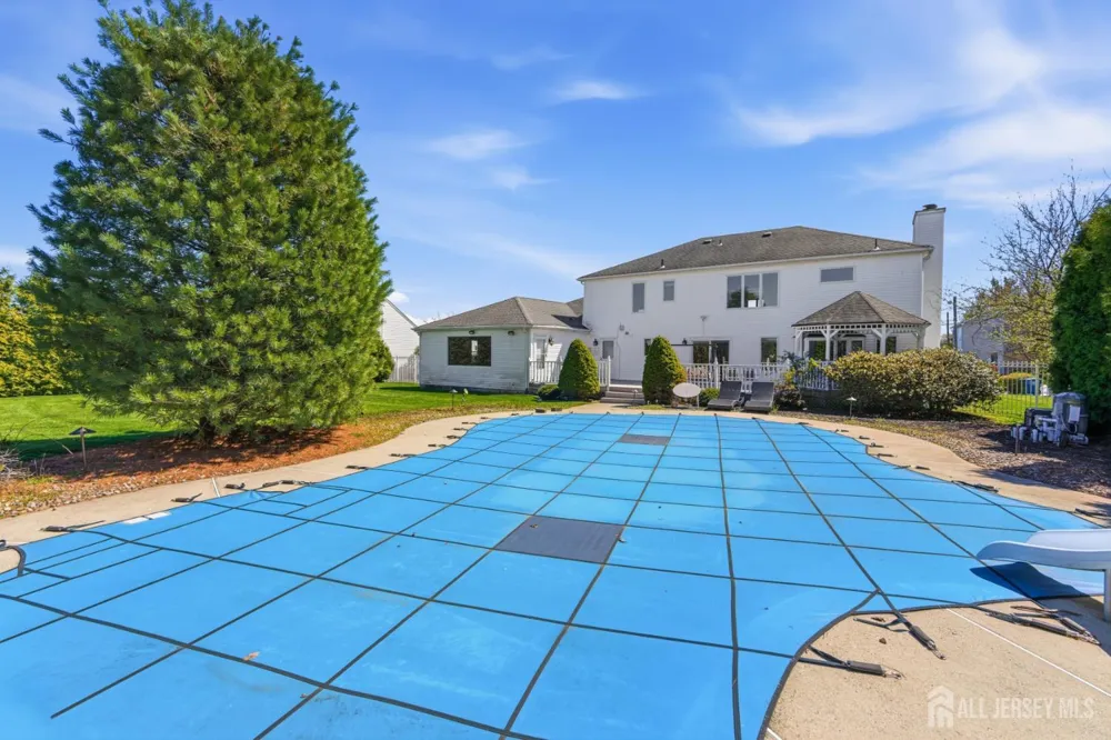 4 Allison Court Edison, NJ 08820
