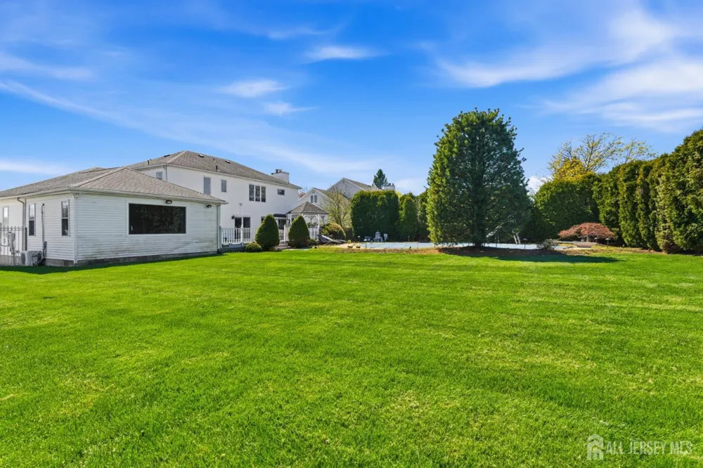 4 Allison Court Edison, NJ 08820