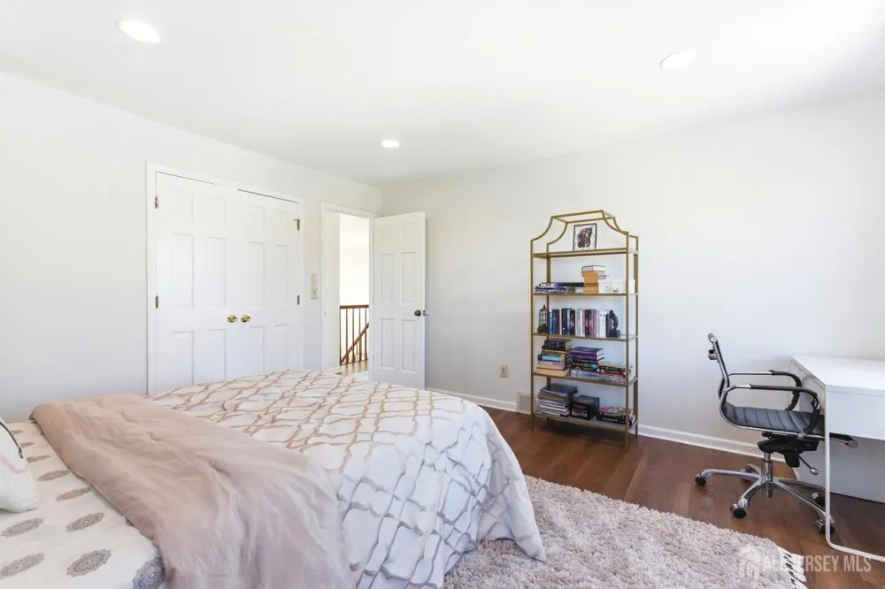 4 Allison Court Edison, NJ 08820