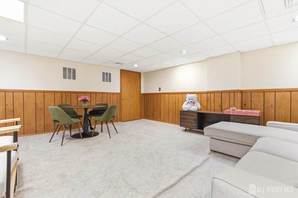 4 Allison Court Edison, NJ 08820