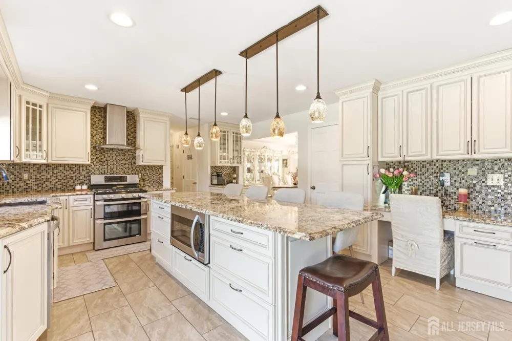 4 Allison Court Edison, NJ 08820