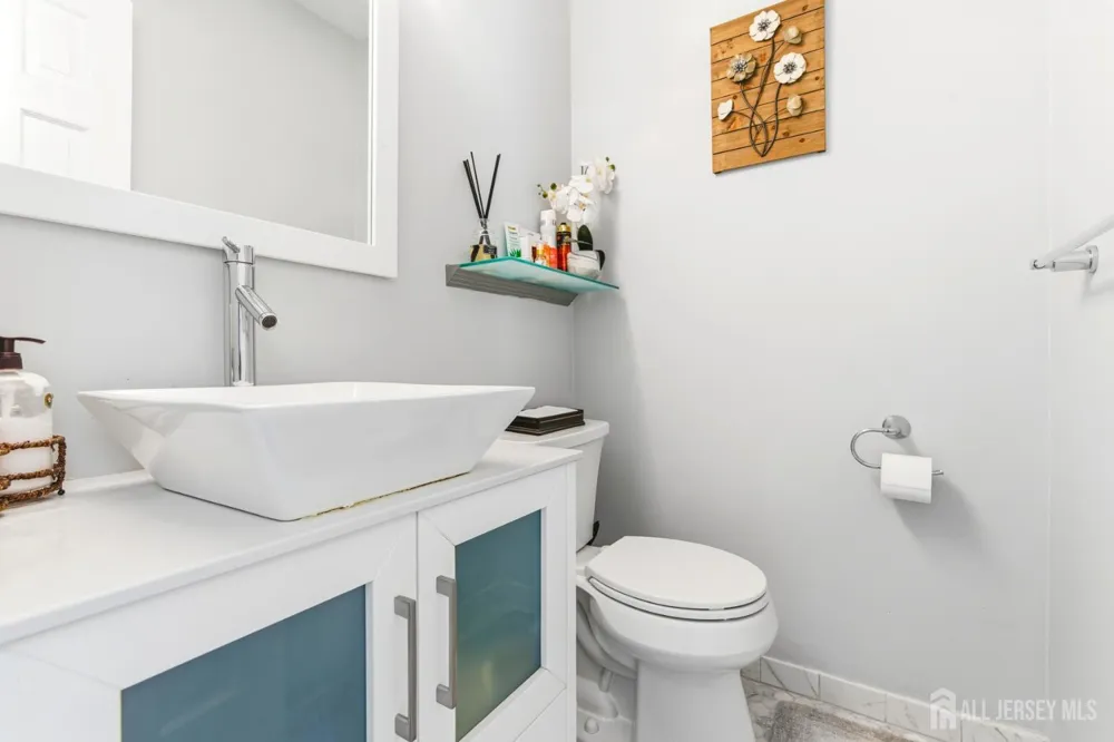4 Allison Court Edison, NJ 08820
