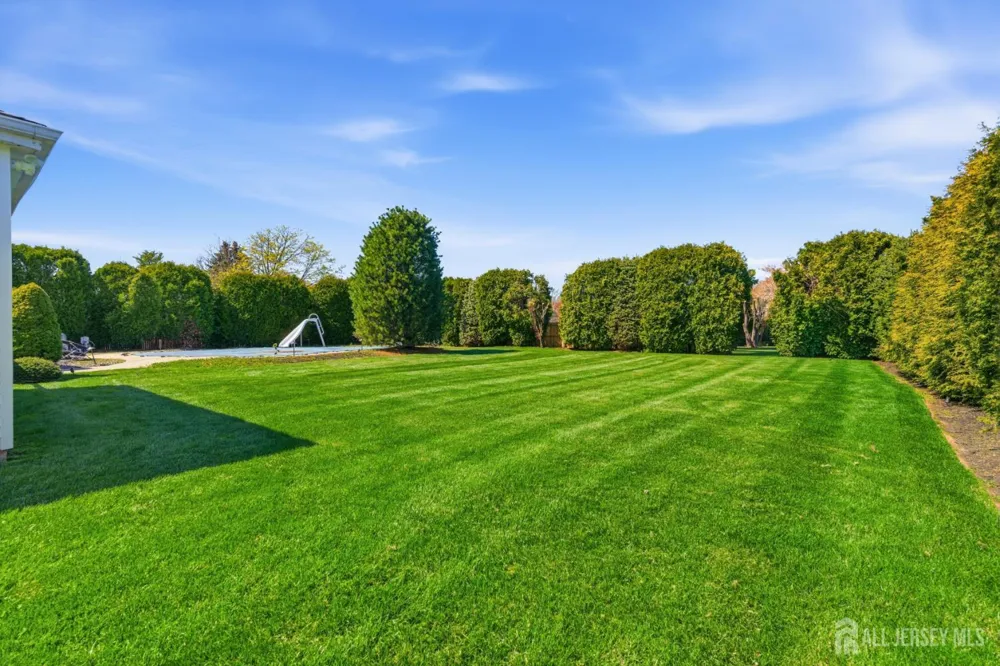 4 Allison Court Edison, NJ 08820
