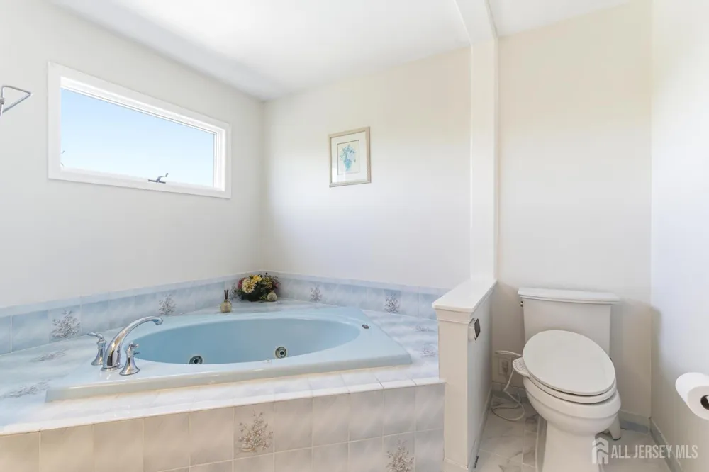 4 Allison Court Edison, NJ 08820