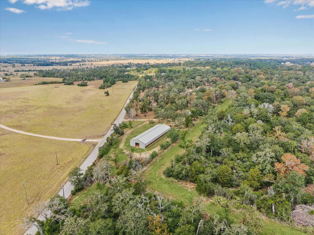 6618 Stokes Road Bellville, TX 77418