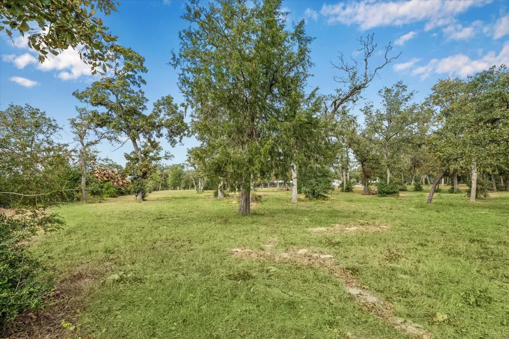 6618 Stokes Road Bellville, TX 77418