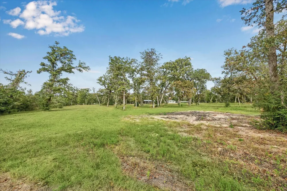 6618 Stokes Road Bellville, TX 77418