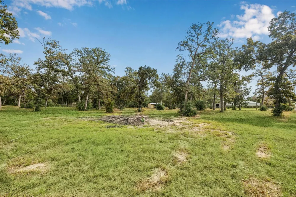 6618 Stokes Road Bellville, TX 77418