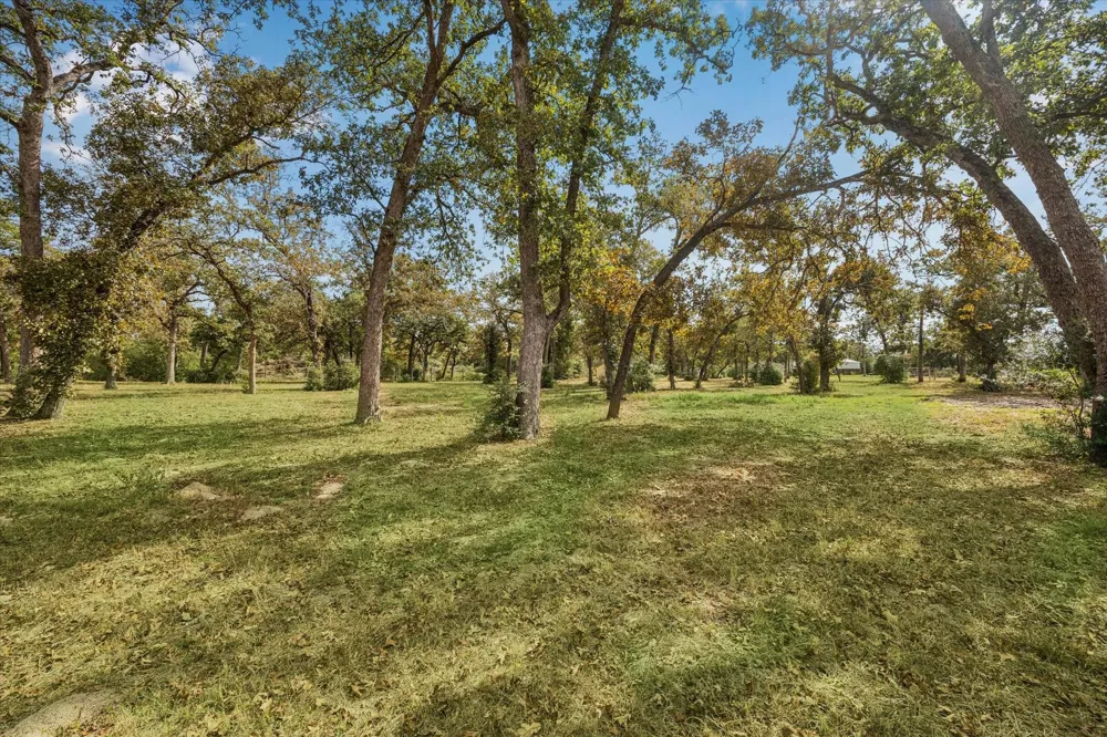 6618 Stokes Road Bellville, TX 77418