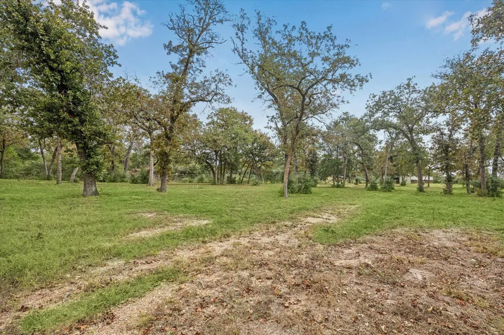 6618 Stokes Road Bellville, TX 77418