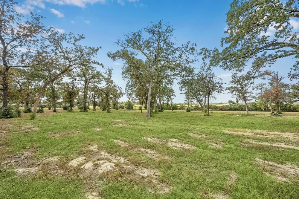 6618 Stokes Road Bellville, TX 77418