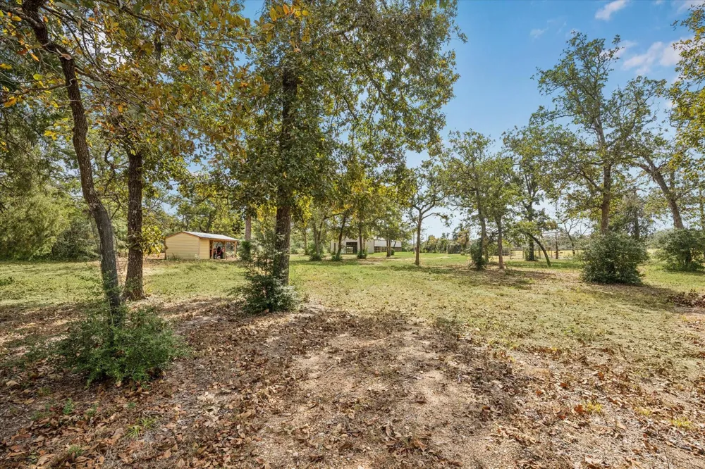 6618 Stokes Road Bellville, TX 77418