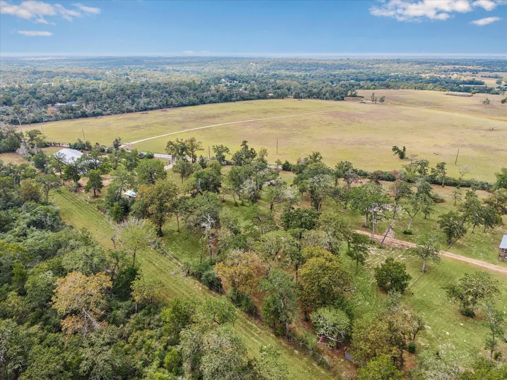 6618 Stokes Road Bellville, TX 77418