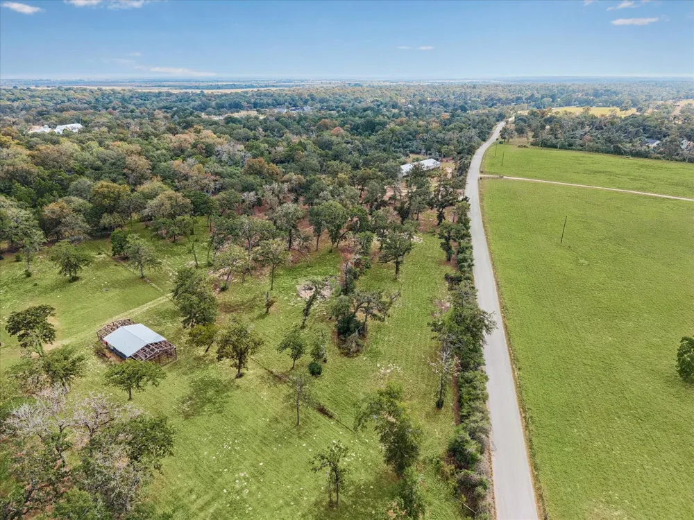 6618 Stokes Road Bellville, TX 77418
