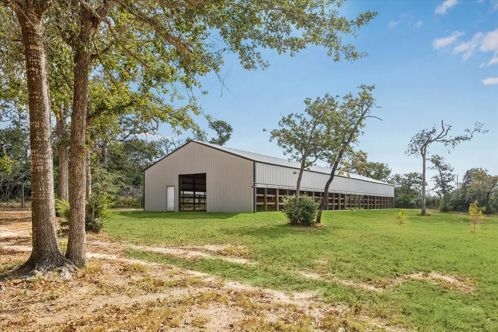 6618 Stokes Road Bellville, TX 77418