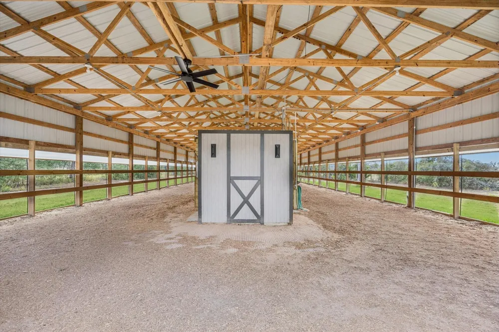 6618 Stokes Road Bellville, TX 77418