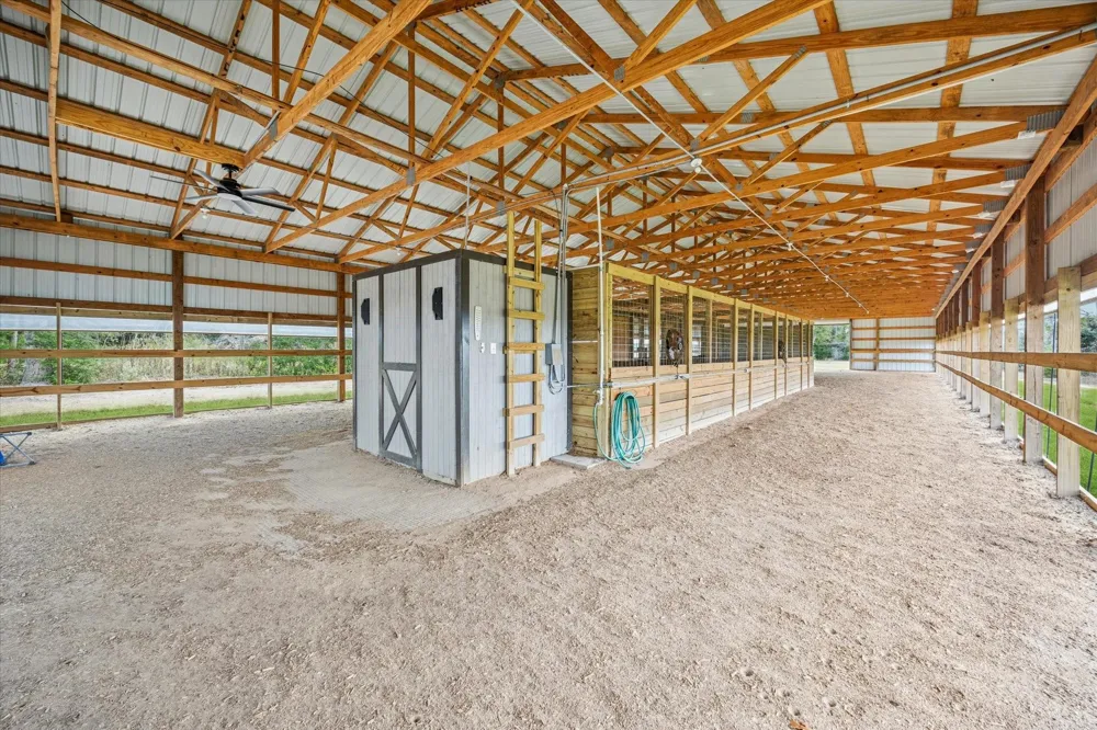 6618 Stokes Road Bellville, TX 77418