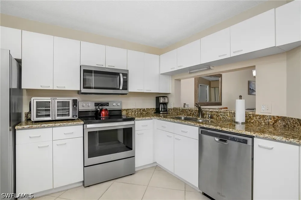 Emerald Circle #T202 Naples, FL 34109
