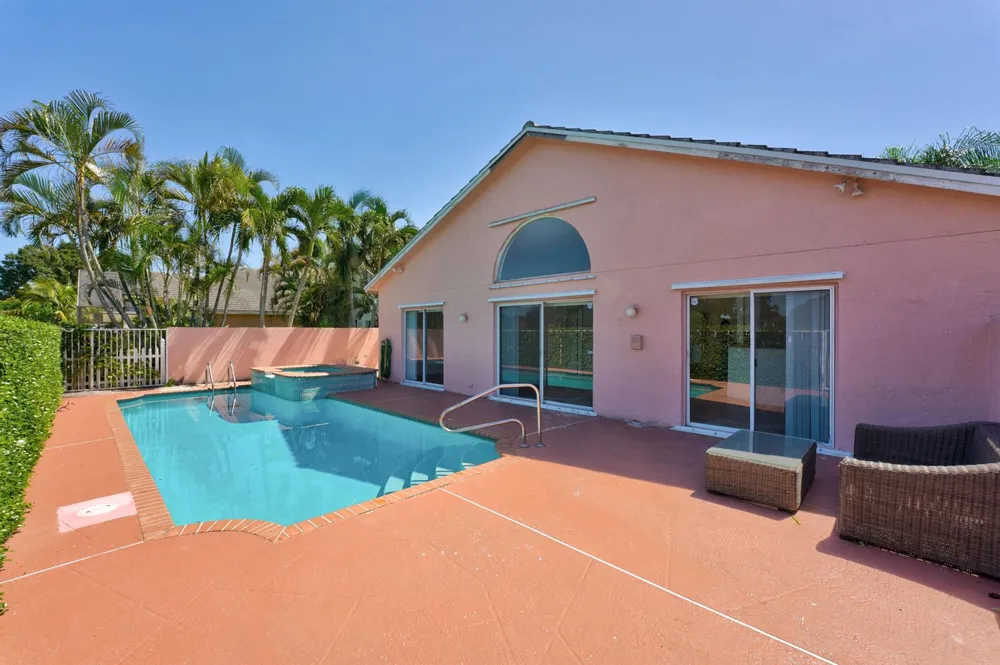 4355 LEICESTER COURT West Palm Beach, FL 33409