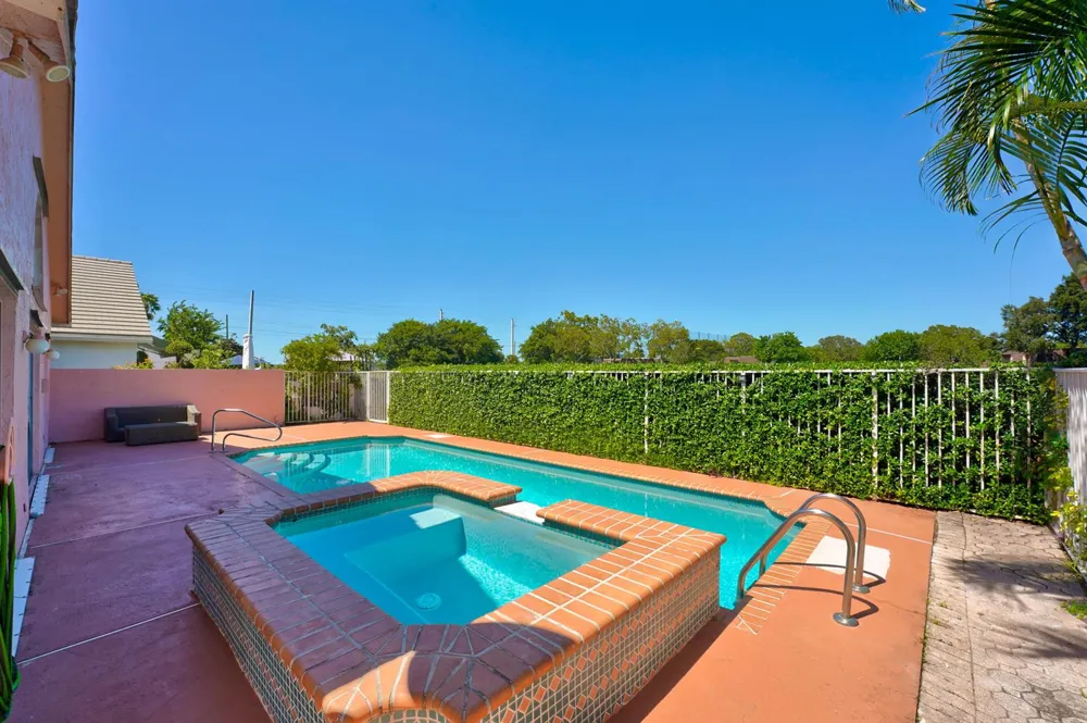 4355 LEICESTER COURT West Palm Beach, FL 33409