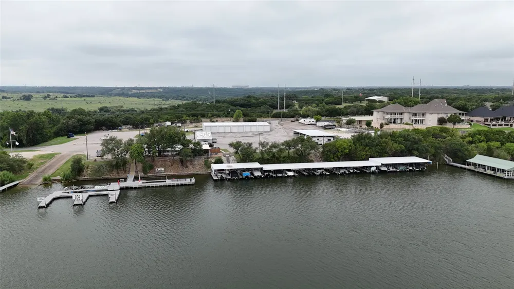 3185 E Landings S Granbury, TX 76048